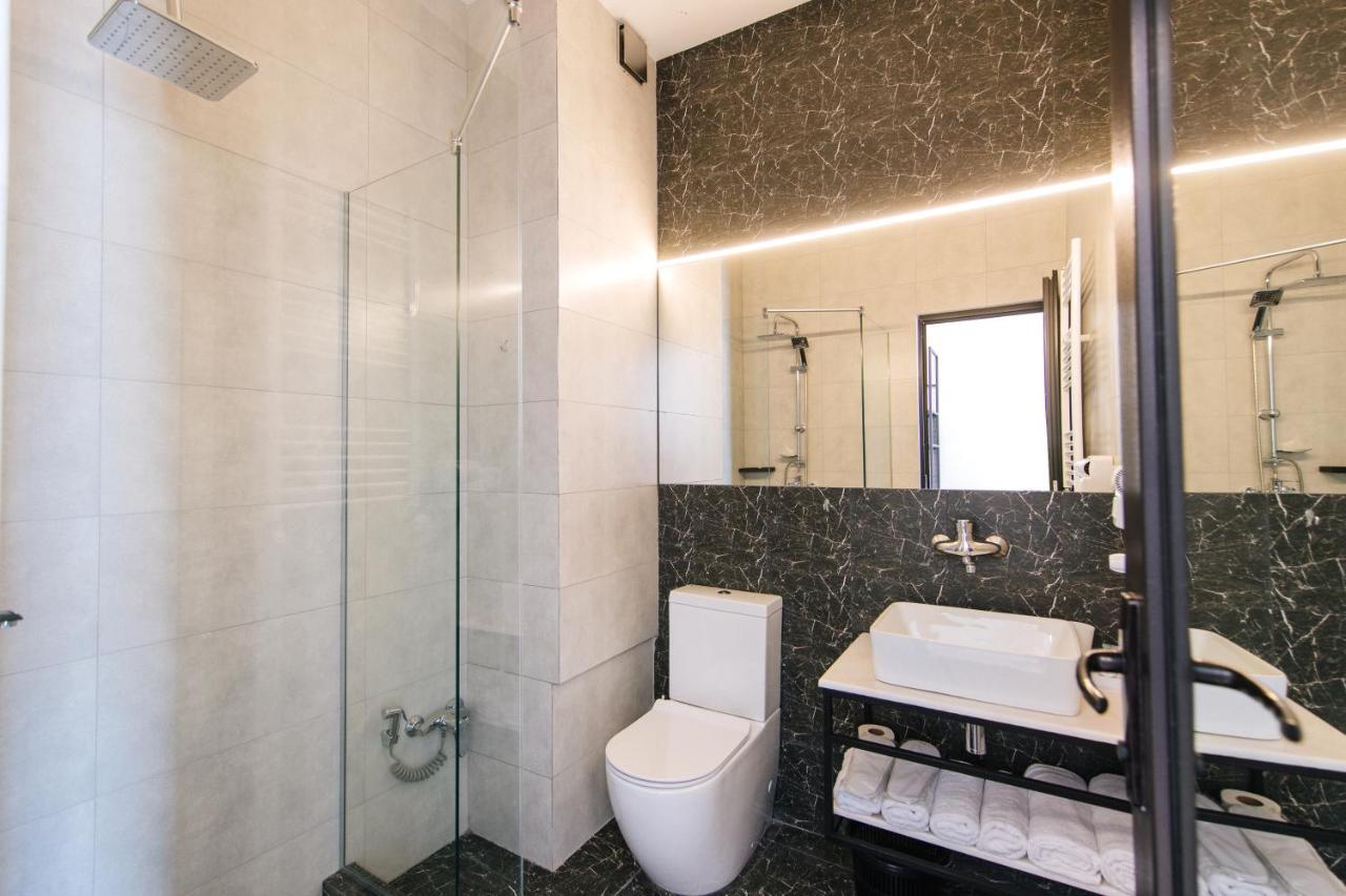 Doors Hotel Tbilisi Bagian luar foto