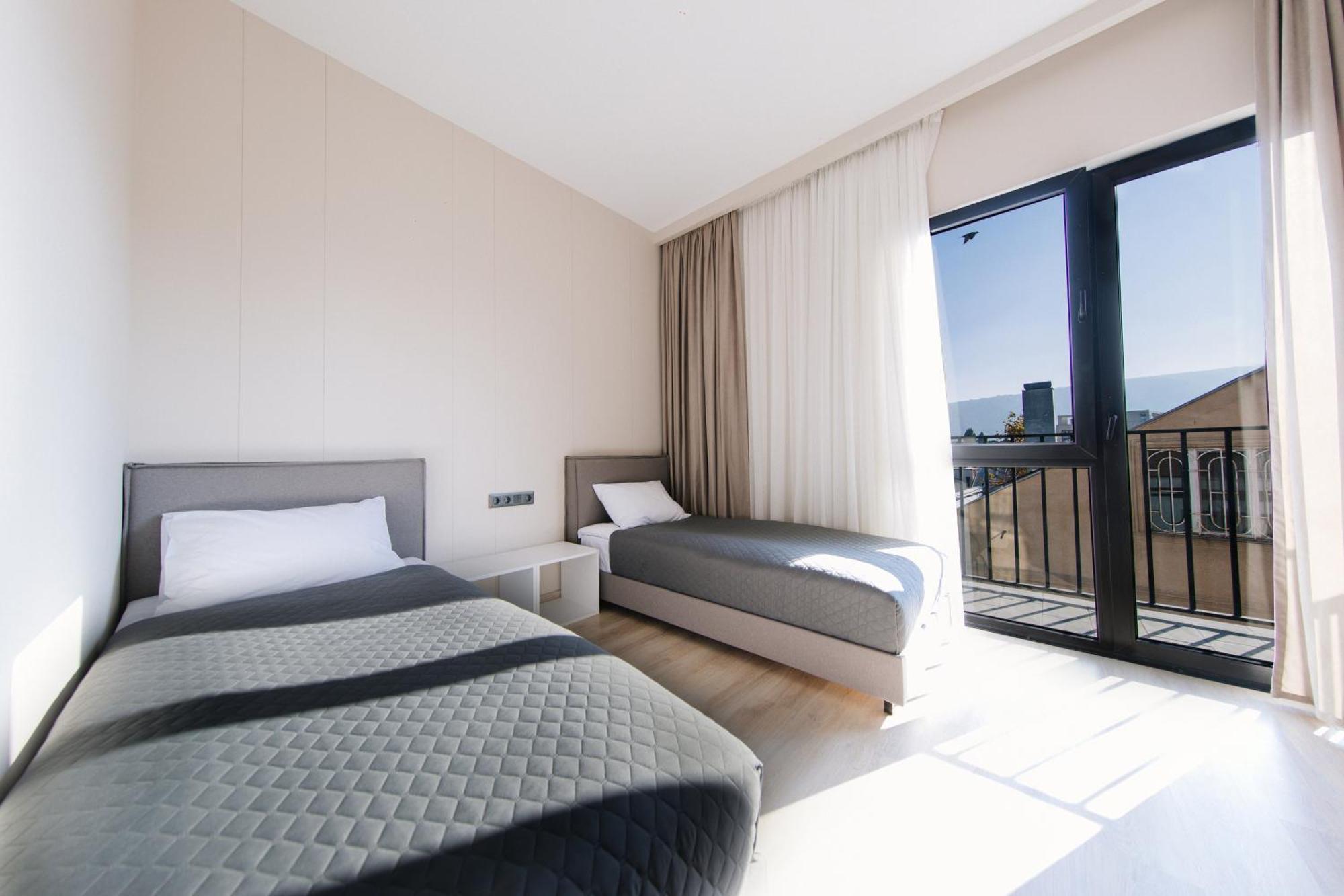 Doors Hotel Tbilisi Bagian luar foto